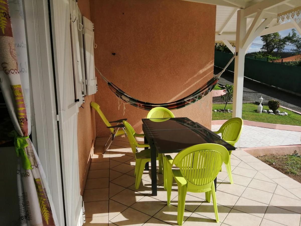 Villa Les Petites Fleurs De Poirier Bouillante Exterior foto