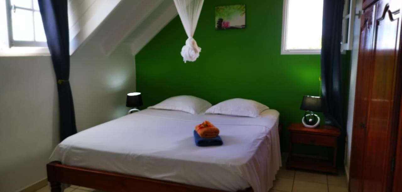 Villa Les Petites Fleurs De Poirier Bouillante Zimmer foto