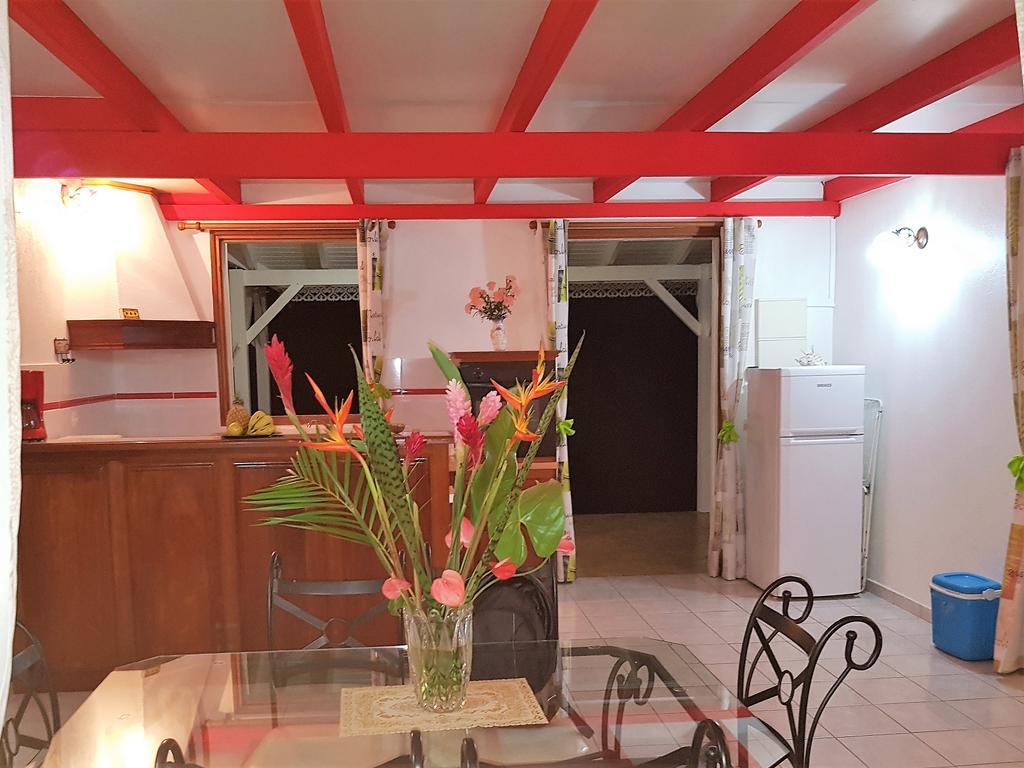Villa Les Petites Fleurs De Poirier Bouillante Exterior foto
