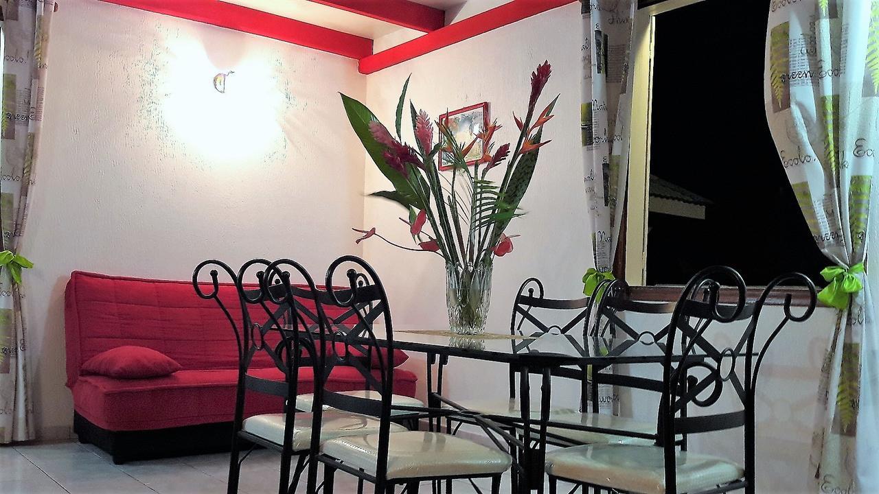 Villa Les Petites Fleurs De Poirier Bouillante Exterior foto