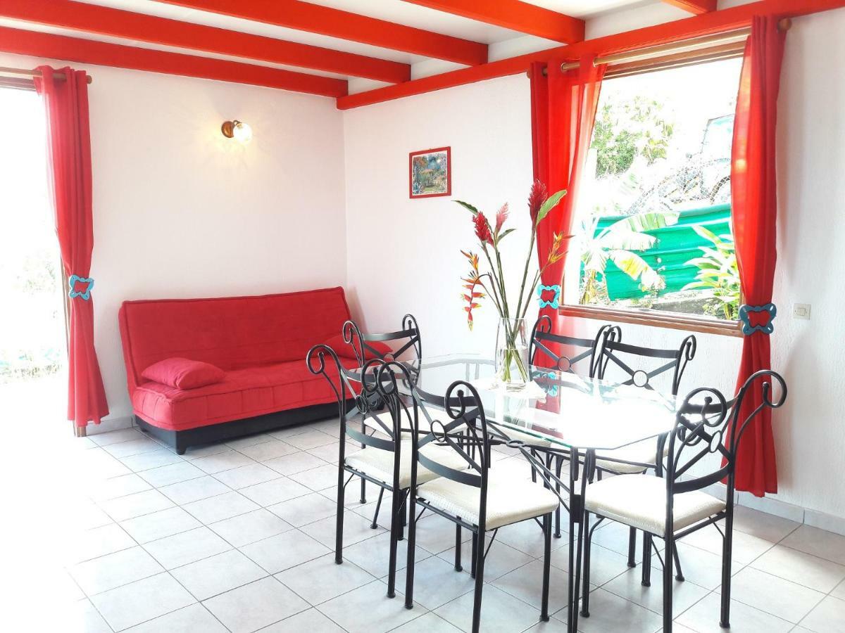 Villa Les Petites Fleurs De Poirier Bouillante Exterior foto